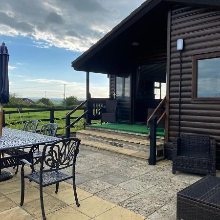 Rew Farm Country & Equestrian Accommodation - Sunrise Lodge 梅尔克舍姆 外观 照片