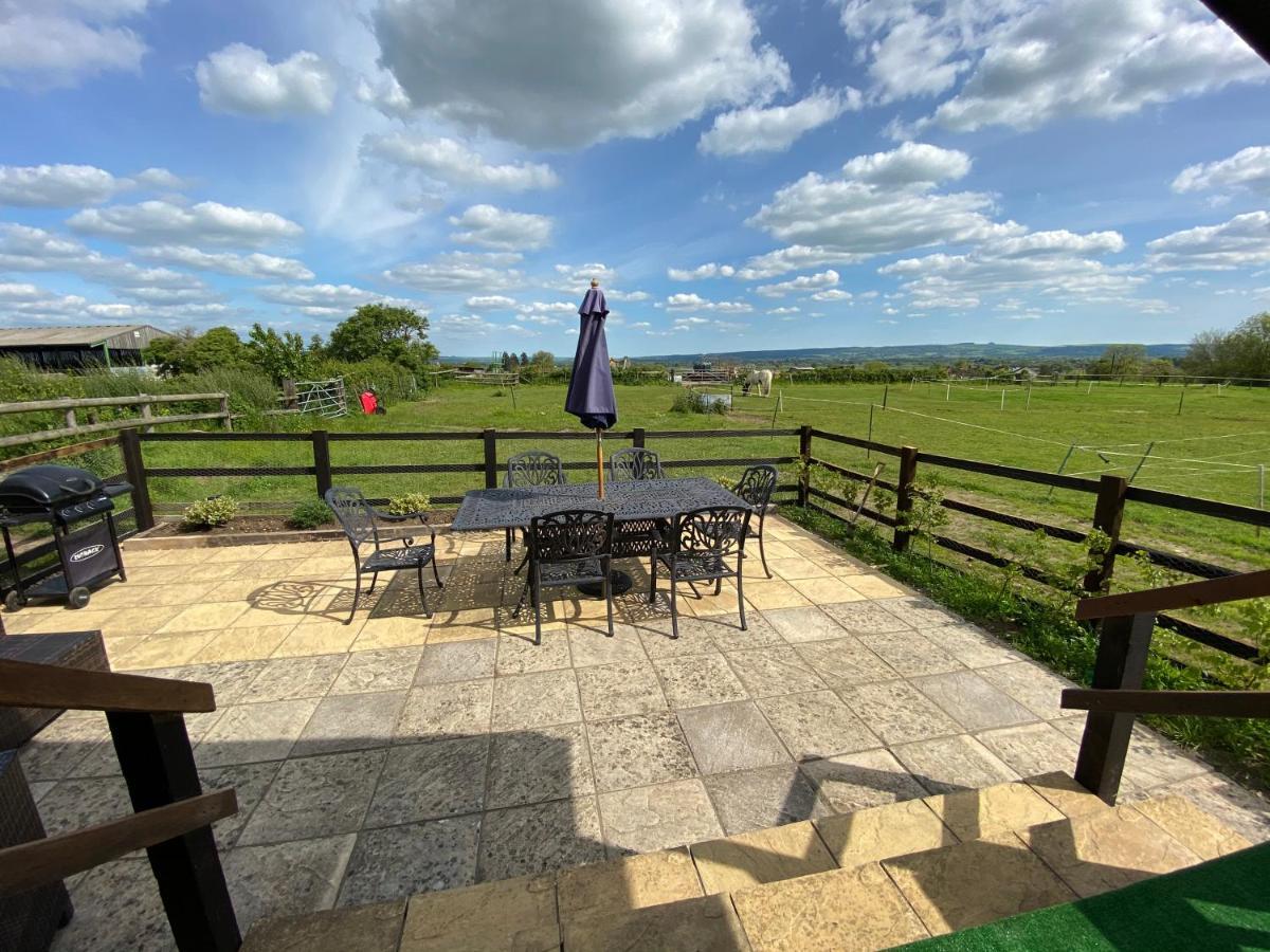 Rew Farm Country & Equestrian Accommodation - Sunrise Lodge 梅尔克舍姆 外观 照片