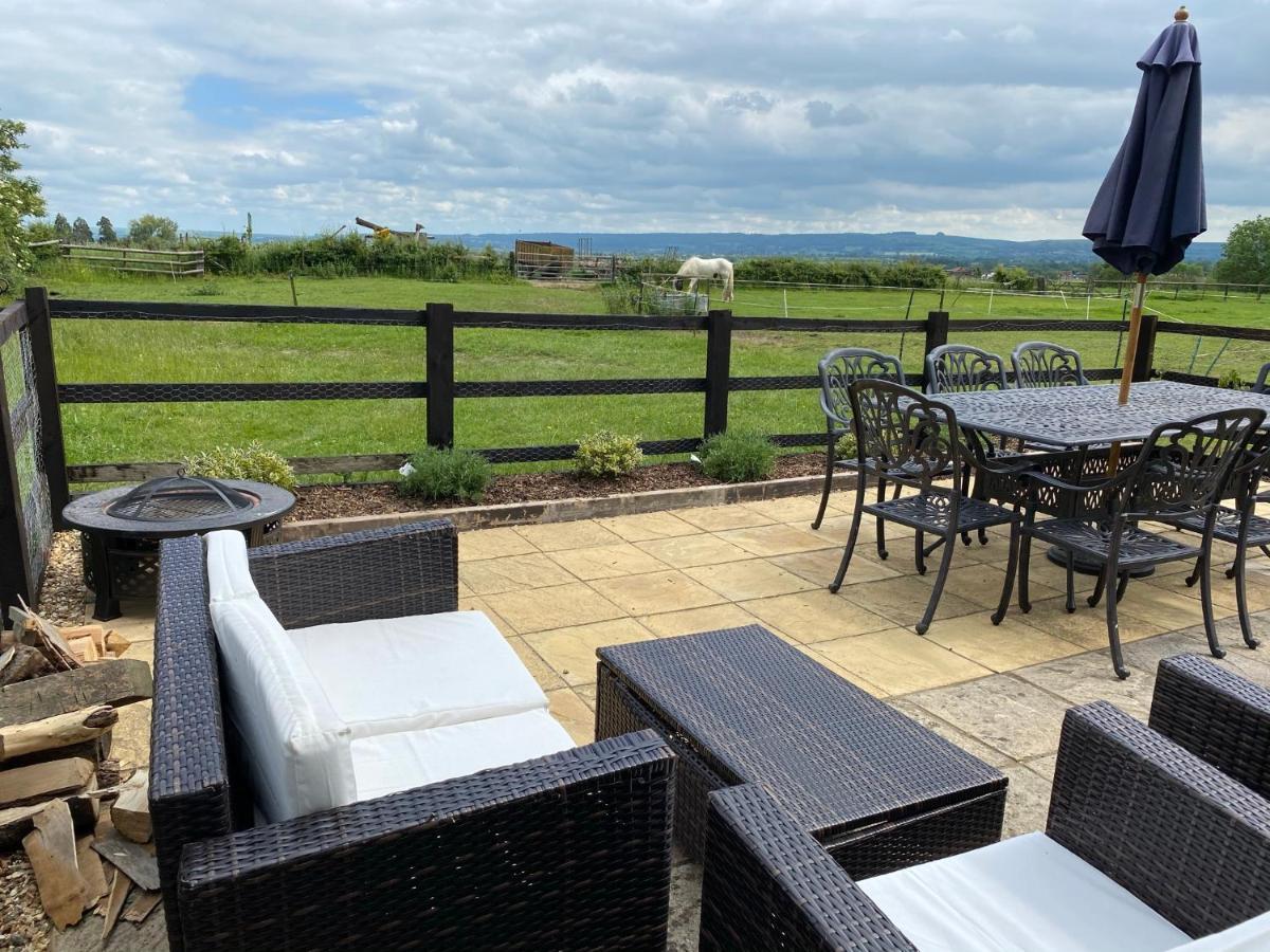 Rew Farm Country & Equestrian Accommodation - Sunrise Lodge 梅尔克舍姆 外观 照片