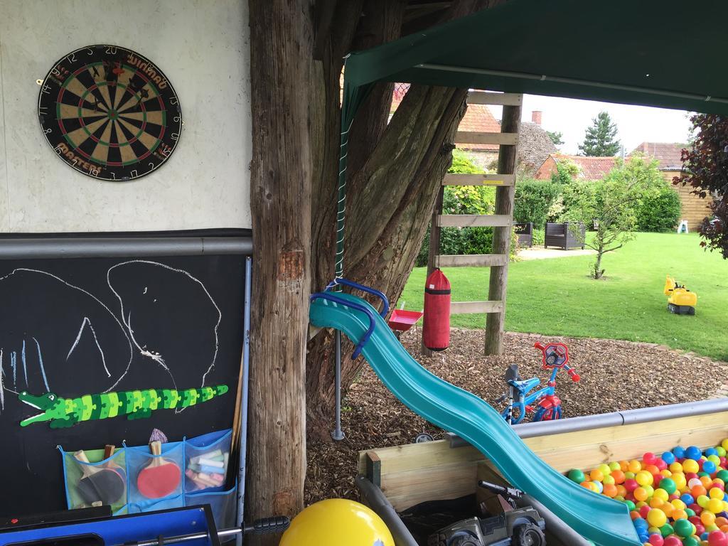 Rew Farm Country & Equestrian Accommodation - Sunrise Lodge 梅尔克舍姆 外观 照片