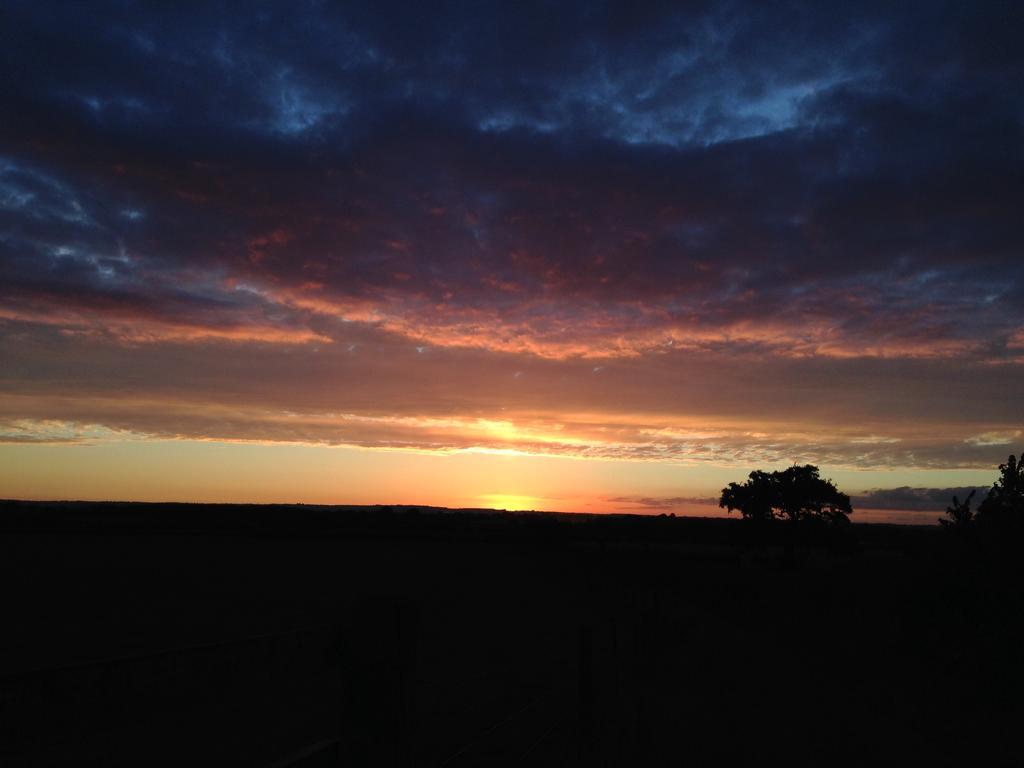 Rew Farm Country & Equestrian Accommodation - Sunrise Lodge 梅尔克舍姆 外观 照片